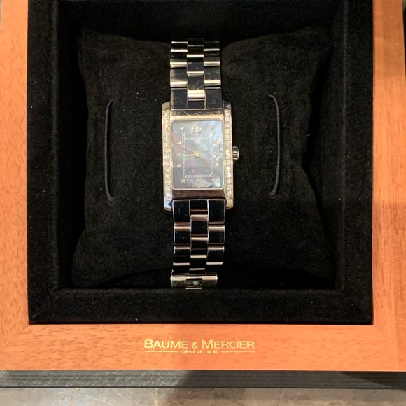 Ladies Baume & Mercier Hamptons Classic PM Quartz Watch Model 8563 - Picture 2 of 10